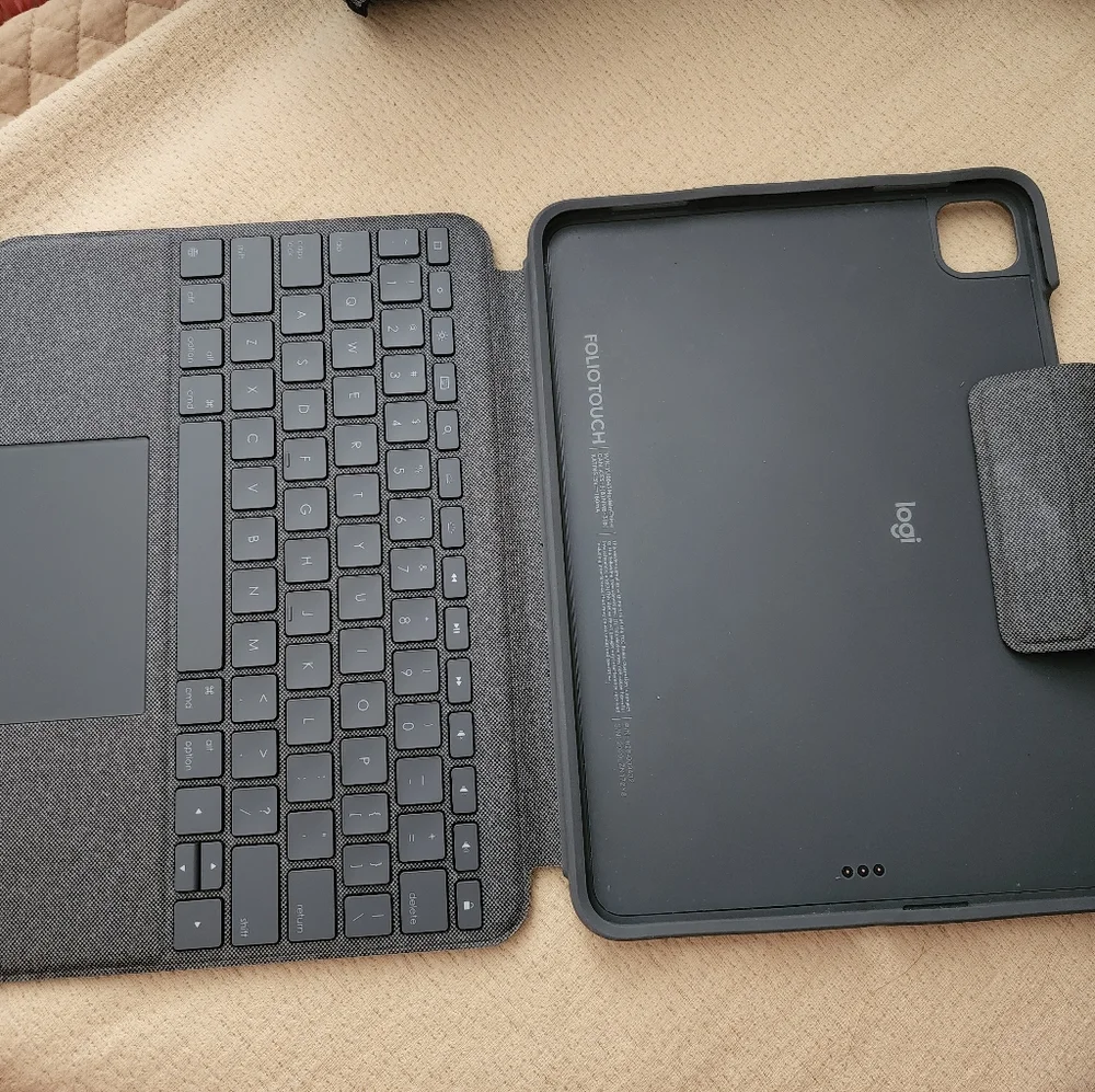 Logitech Folio Touch for Ipad 11inch